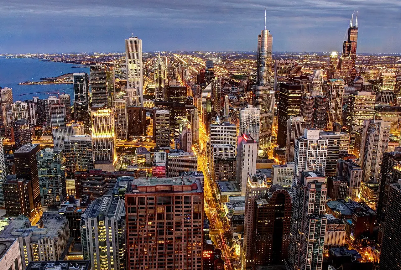 Skyline de Chicago vista do alto do John Hancock Center, com o lago Michigan ao fundo