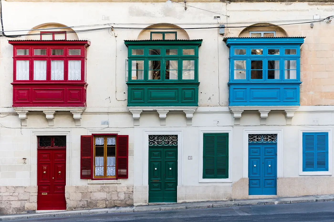 Varandas coloridas típicas de Malta (gallariji)