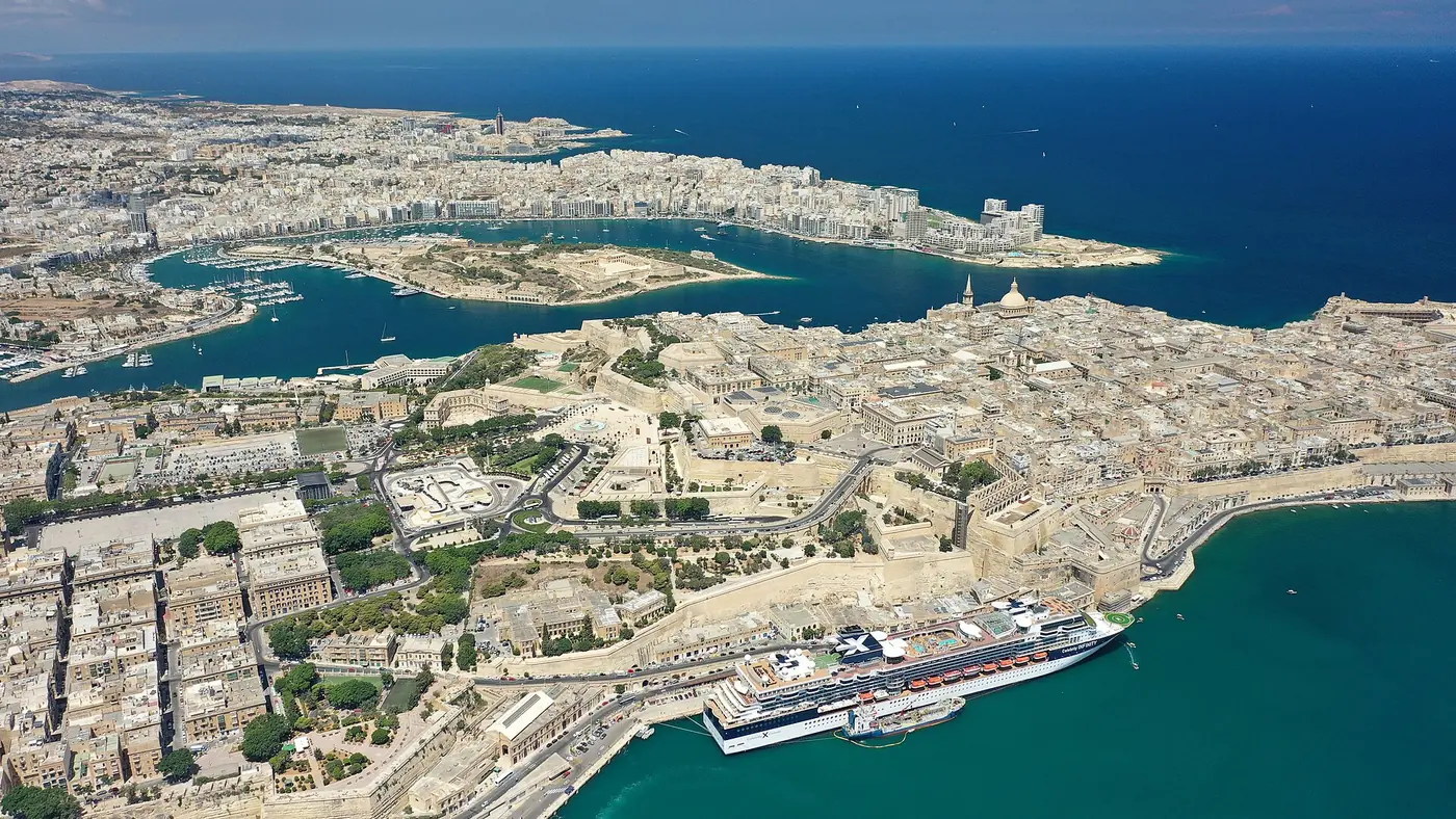 Vista aérea de Valletta, capital de Malta, e do Grand Harbour